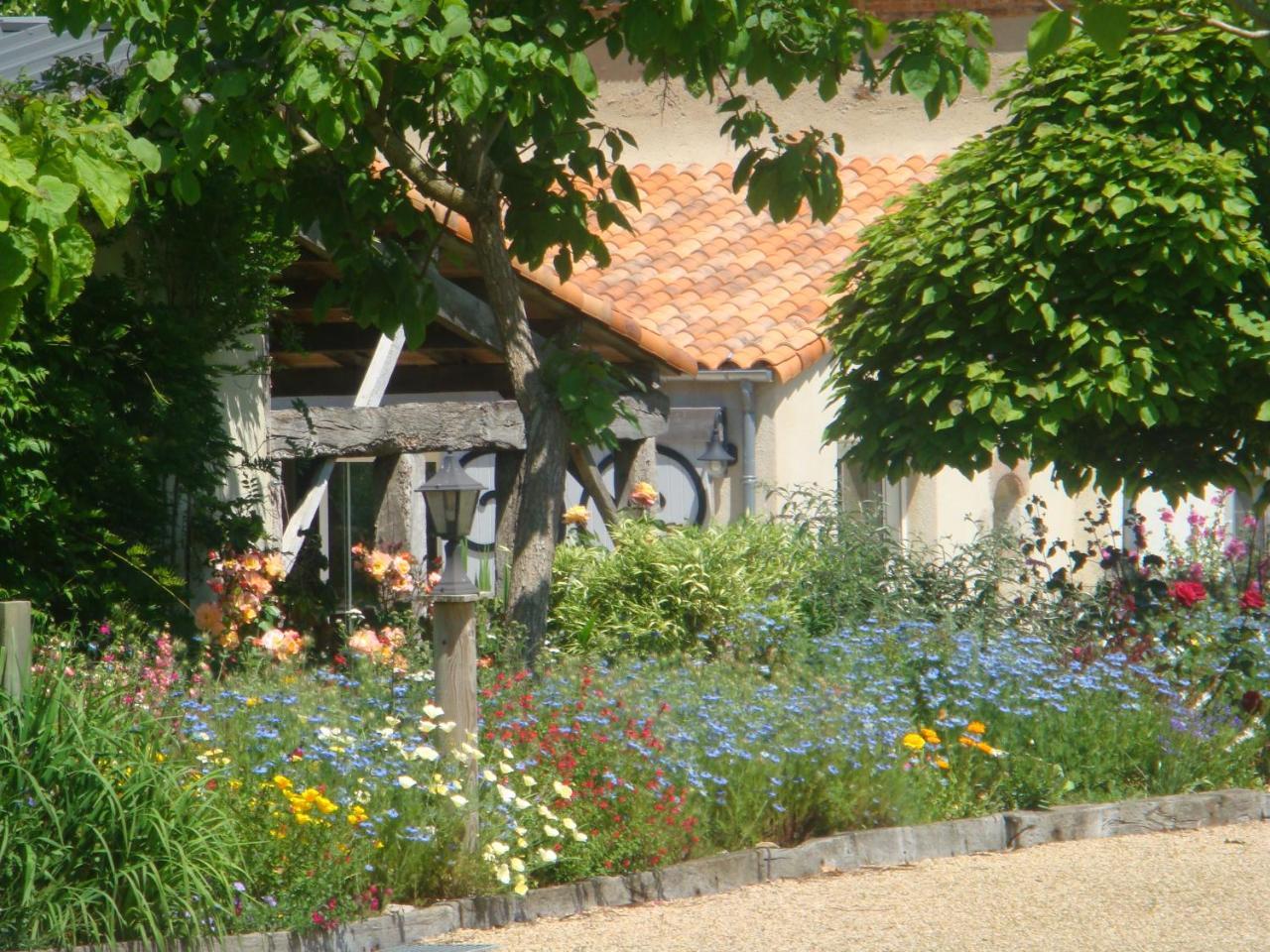 Chambres D'Hotes Au Gite De La Pommeraie Landeronde Exterior foto