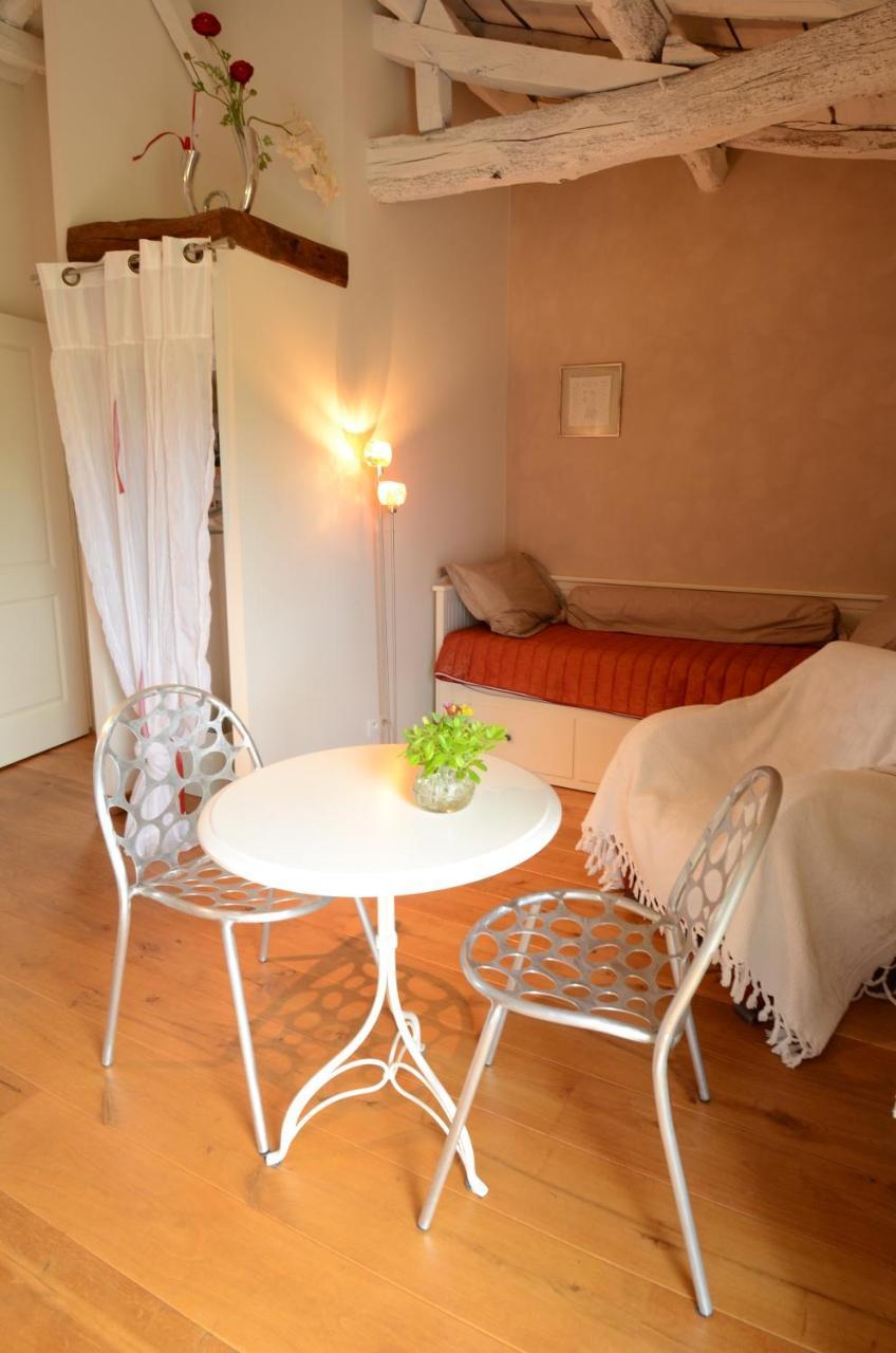 Chambres D'Hotes Au Gite De La Pommeraie Landeronde Exterior foto